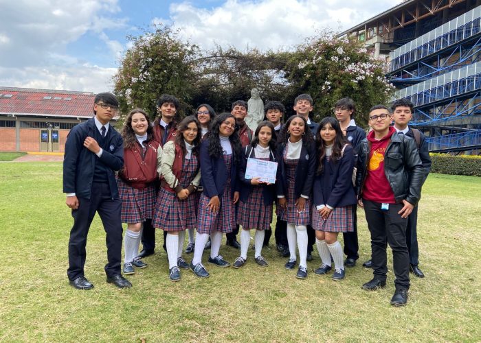 Estudiantes se destacan en el XIII Encuentro de Filosofía “En camino a la plenitud”