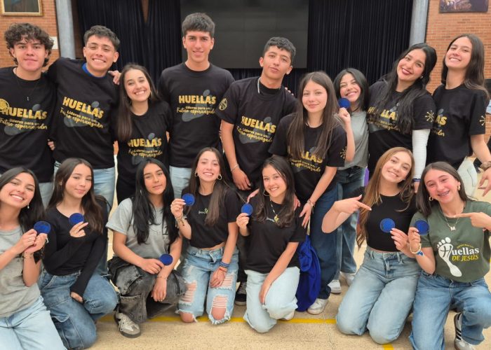 Cierre de Grupos Apostólicos 2025 y Promesa de Huellas Azules II