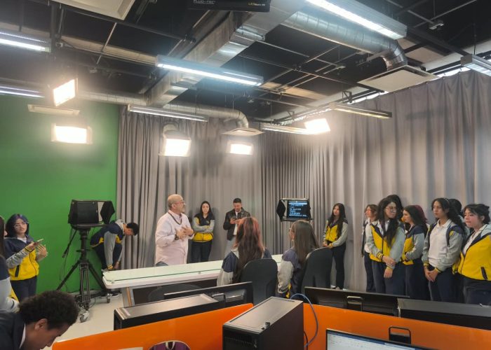 Estudiantes de Comunicación Social fortalecen sus competencias periodísticas en el Centro Ático de la Universidad Javeriana