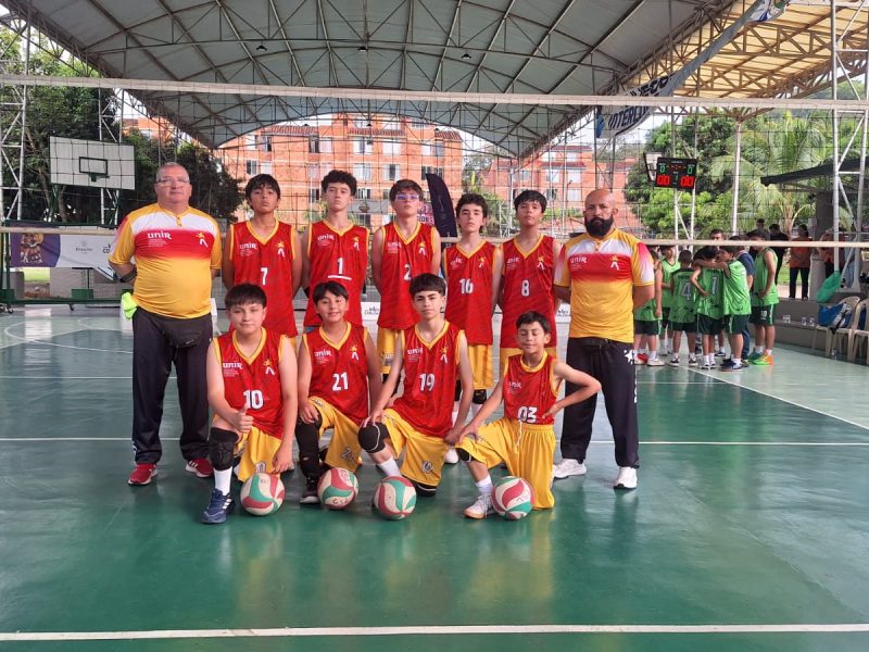 l equipo prejuvenil de voleibol dejó en alto el nombre de nuestro colegio en la fase regional de los Juegos Intercolegiados